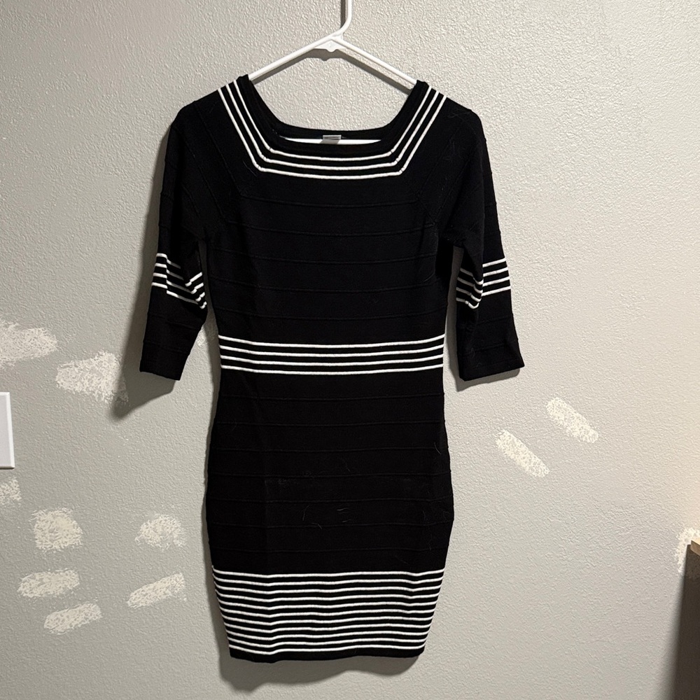 VENUS Black and White Long Sleeve ribbed Dress